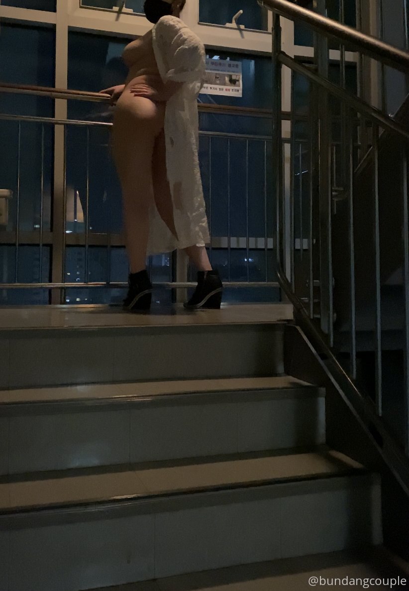 【2023-08-04】Video of virginity being stolen on a yacht.m4v
